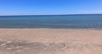 Serene 1-bedroom cabin with AC on beautiful Beaver Island