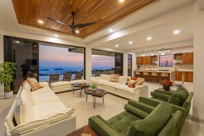 Living area - Casa Vista Escondida (Potrero)