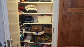 Apartment, 2 Bedrooms, Balcony | Interior