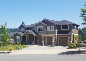 Exterior - Huge, Luxe Retreat with A/C Near Woodinville Wineries (Bothell)