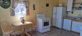 Gorgeous 2-bedroom cottage with AC in charming Stetson