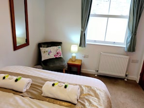 2 bedrooms, iron/ironing board, bed sheets