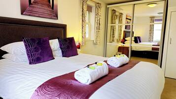 2 bedrooms, iron/ironing board, bed sheets