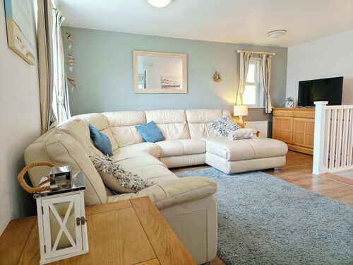 Charming 2 Bed Cottage | Walled Garden & Parking