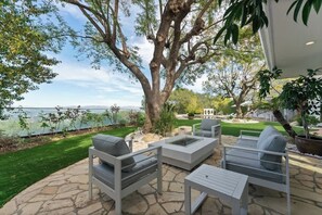 Terrace/patio - Stone Oak Estate (Los Angeles)