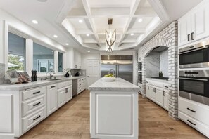 Private kitchen - Stone Oak Estate (Los Angeles)