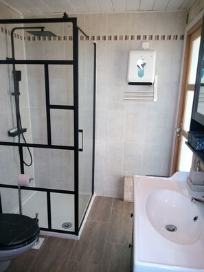 Shower, hair dryer, towels, soap - La Ferme du Maquis (Antisanti)