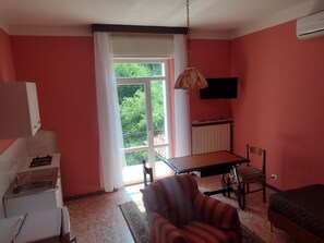 Living area - Terrace with view of hills, 7km paragliding field, 15km heliport (Rocca de' giorgi)