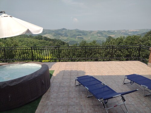 Terrace with view of hills, 7km paragliding field, 15km heliport