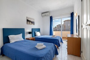 5 bedrooms, iron/ironing board, WiFi, bed sheets