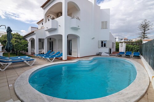 Villa Martins with Private Pool, Wi-Fi, and Air Conditioning