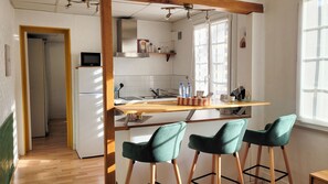 Private kitchen - Vrbo Property (Rouen)