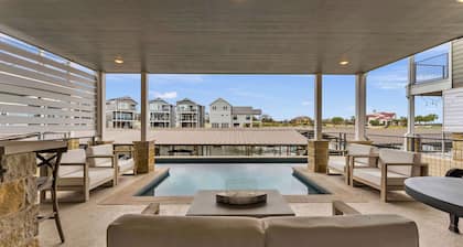 Lake Days & Pool Waves: Lakefront w/ Private Pool