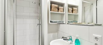 Cozy Furnished Room in Baden with Easy Transport Access
