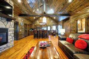 TV, fireplace, offices - Pond Lily Creek - spacious couples cabin - hot tub (Broken Bow)