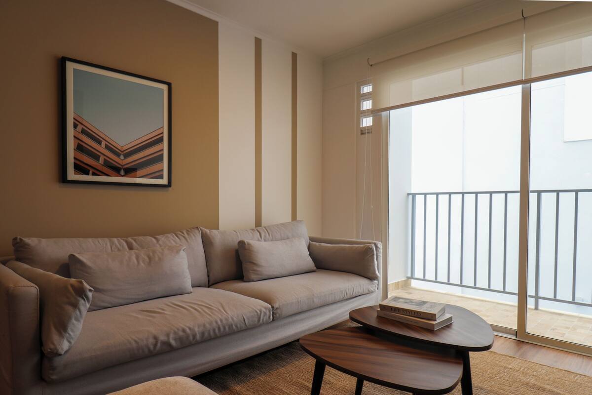 Apartamento conforto | Sala de estar | Smart TV 43 polegadas com canais digitais, pisos aquecidos