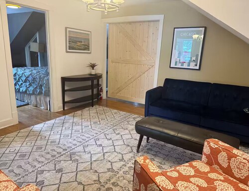 Wilmette Apartment - Centrally Located!