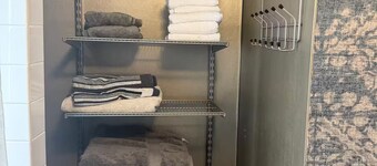 Wilmette Apartment - Centrally Located!