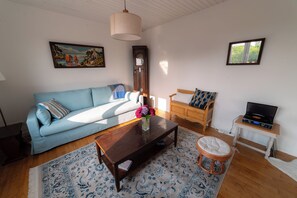 TV, books, stereo - Your base camp on the Côte de Granit Rose near the GR34. (Trélévern)