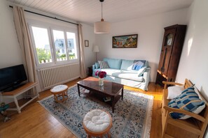 Living area - Your base camp on the Côte de Granit Rose near the GR34. (Trélévern)