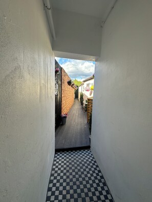 Property grounds - Lovely cottage in the heart of the picturesque village of Cookham (Cookham)