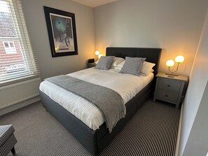 2 habitaciones, tabla de planchar con plancha, wifi y ropa de cama
