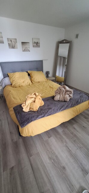 1 chambre, fer et planche à repasser, accès à Internet, literie fournie