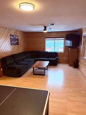 TV - Miller Mountain Cabin (Cooke City)