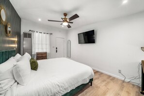 1 bedroom, iron/ironing board, WiFi, bed sheets - Newly Renovated | Luxury Retreat (Hendersonville)