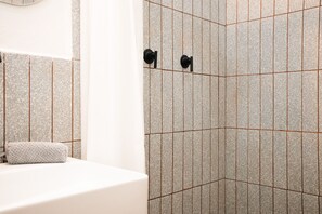 Deluxe Double or Twin Room, Balcony, City View | Bathroom - CASA SERDÁN (Puebla)