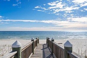 Beach nearby - Luxury Beachfront House w/pool on Private Beach (Gulf Shores)