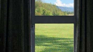 Classic Twin Room | Desk, blackout drapes, iron/ironing board, free WiFi