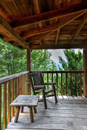 Room - Super View Smoky Mtn Log Cabin Pool Table Hot Tub (Sevierville)