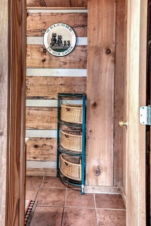 Room - Super View Smoky Mtn Log Cabin Pool Table Hot Tub (Sevierville)