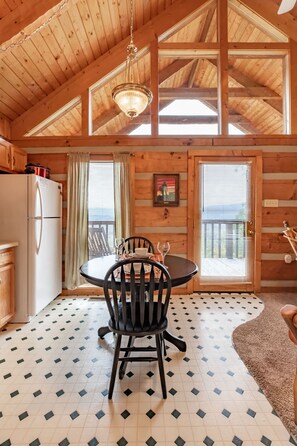 House | 1 bedroom, Internet - View Private Studio Cabin Hot Tub Relax Honeymoon (Sevierville)