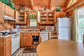 Suite - View Private Studio Cabin Hot Tub Relax Honeymoon (Sevierville)