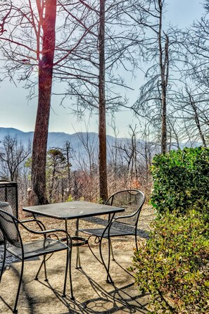 Suite | 1 bedroom, Internet - Amazing Views Hot Tub Pool Table Fireplace Relax (Gatlinburg)