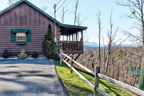 Room - Amazing Views Hot Tub Pool Table Fireplace Relax (Gatlinburg)