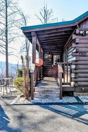 Suite | 1 bedroom, Internet - Amazing Views Hot Tub Pool Table Fireplace Relax (Gatlinburg)