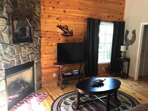 Suite - Greatview Pooltable Hottub Privacy Fireplace (Sevierville)