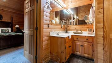 Suite | Bathroom