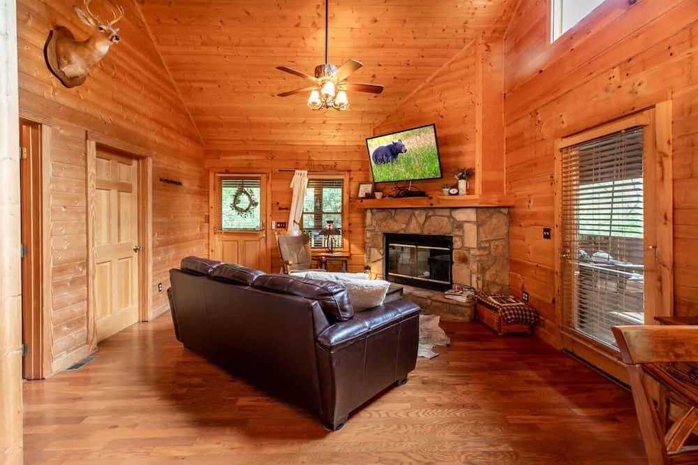 Nice View Fireplace Hot Tub Porch Bed Private