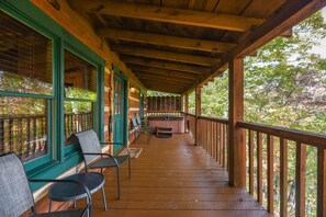 Room - View Cozy Private Fireplace Hot Tub (Sevierville)