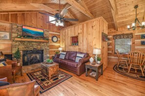 Suite - View Cozy Private Fireplace Hot Tub (Sevierville)