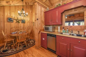 Suite | 1 bedroom, Internet - View Cozy Private Fireplace Hot Tub (Sevierville)