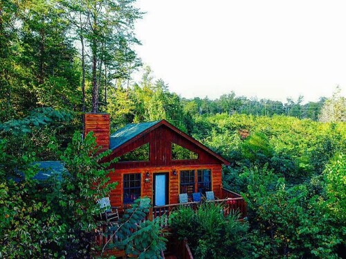 Secluded Cabin Near Smoky Mountains Hot Tub Honeymoon