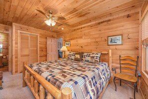 Room - Gorgeous View Cabin Hot Tub Privacy Fireplace Pool Fishing Access (Sevierville)