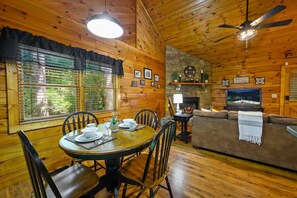 Suite - Location Log Cabin Hot Tub Fireplace Pool Fishing (Sevierville)