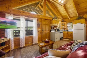 House | 1 bedroom, Internet - Location Cute Studio Log Cabin Hot Tub Fireplace (Pigeon Forge)