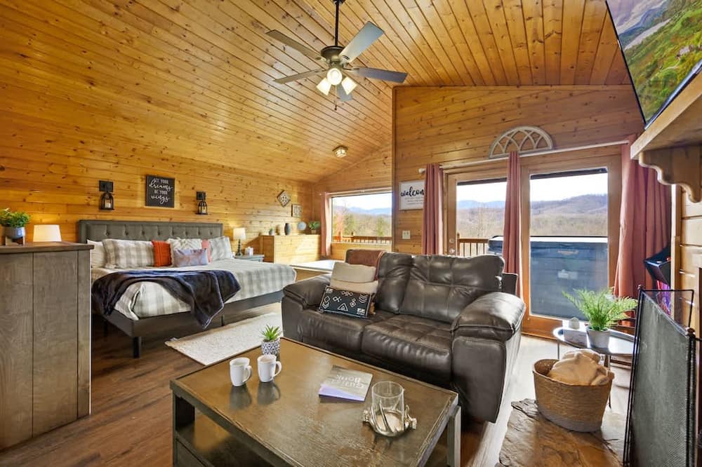 Great View Location Studio Log Cabin Hot Tub